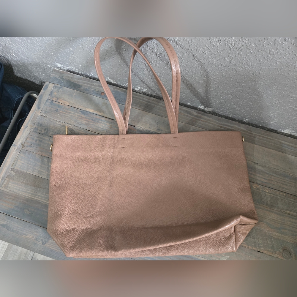 Cuyana Classic Easy Zipper Tote - Picture 2 of 8